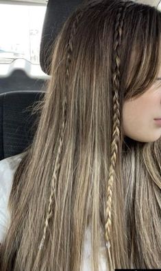 Cute Mini Braids Hairstyles, Hair Styles Mini Braids, Single Braid In Hair Down, Small Braids In Straight Hair, Small Braids Throughout Hair, Semi Braided Hairstyles, Straight Hair With Two Small Braids, Two Braids On The Side With Hair Down, Mini Braids Straight Hair