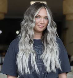 Women’s Fall Hair Color Ideas, Cool Tone Blonde Hair, Root Melt Blonde Balayage, Cool Toned Blonde Hair, Adrina Lima, Hair Color Style Ideas, Cute Curly Hair