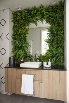 latest bathroom plants decore ideas Modern Zen Garden, Green Wall Plants, Speakeasy Decor, Small Office Design, Spa Interior Design, Latest Bathroom, Storefront Design, Spa Interior, Bedroom False Ceiling Design