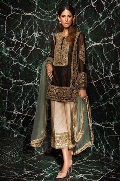 Nikkah Dress, Pakistani Fashion Party Wear, Salwar Kamiz, Desi Clothes, Pakistani Bridal Dresses, Pakistani Wedding Dresses, Pakistani Dress Design, Indian Designer Outfits, Boutique Fashion