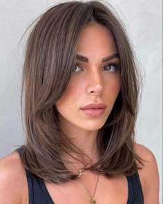 Brown Hair Inspo, Hairstyles For Layered Hair, Shoulder Length Hair Cuts, Haircuts For Medium Hair, Haircuts Straight Hair, Penteado Cabelo Curto, Medium Hair Cuts, 가을 패션