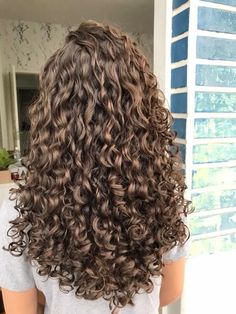 Perm With Highlights, Hair Styles For Birthday, Aesthetic Curls, Curly Permed Hair, Physical Goals, Long Layered Curly Hair, Long Hair Perm, Long Natural Curly Hair, Loose Curly Hair