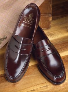 Elegant Burgundy Loafers With Rubber Sole, Classic Burgundy Loafers With Rubber Sole, Classic Italian Moccasins For Semi-formal Occasions, Classic Burgundy Loafers For Formal Occasions, Classic Burgundy Slip-on Dress Shoes, Classic Burgundy Loafers With Round Toe, Classic Burgundy Leather Shoes For Galas, Classic Burgundy Leather Shoes For Formal Occasions, Classic Burgundy Dress Shoes For Formal Occasions