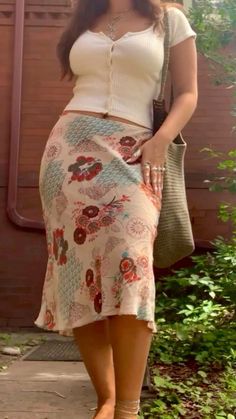 Floral Skirt Outfits Midsize, 32dd Outfits, Spain Outfit Ideas Plus Size, Feminine Outfit Plus Size, Midsize Soft Natural, Old Lady Aesthetic Outfits, Miss Honey Aesthetic Outfits, Arminarshe Outfits, Plus Size Going Out