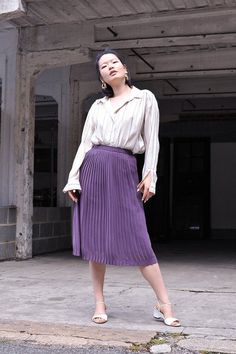 Vintage high waist pleated skirt in a beautiful shade of lilac. It falls around the knees and has a zipper and snap button fastening.The model is 5'7 and size 8 (UK).MEASUREMENTSWaist: 61 cm / 24"Hips: 91.5 cm / 36"Length: 70 cm / 27.5"In excellent condition.FREE UK SHIPPING on orders over £100 - use the code LUCKYUK at checkout. Purple Lined Pleated Skirt For Spring, Purple Flowy Pleated Skirt For Spring, Elegant Purple Lined Pleated Skirt For Spring, Purple Relaxed Skirt For Work, Purple Relaxed Skirt For Workwear, Chic Purple Pleated Skirt For Spring, Summer Purple Pleated Skirt With Lining, Summer Fitted Purple Pleated Skirt, Lavender Flowy Lined Skirt