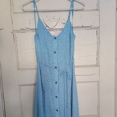 Size M, Never Been Worn, Adjustable Spaghetti Straps, V Neck, Midi Length With Shorter Liner, Functional Buttons Down The Front, Tie Belt With Two Small Loops On Side Seams, Gorgeous Cornflower Blue And White Floral Pattern, Perfect For Spring And Summer, Brunch, Festivals, Date Night, Or A Wedding. I'm Really Bummed This One Doesn't Fit Me, But I Know It Will Be Gorgeous On The Right Person! Light Blue Sundress With Adjustable Straps, Light Blue Spring Dress With Adjustable Straps, Blue Sundress With Adjustable Straps For Spring, Light Blue Casual Dress With Adjustable Straps, Casual Light Blue Dress With Adjustable Straps, Blue Midi Dress With Adjustable Straps For Day Out, Blue Sundress With Adjustable Straps For Day Out, Casual Blue Dress With Adjustable Straps, Blue Summer Dress With Adjustable Straps