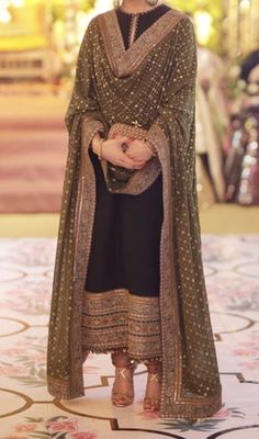 Habits Musulmans, Nikkah Dress, Indian Designer Suits, Pakistani Wedding Outfits, Pakistani Dresses Casual, Pakistani Fashion Party Wear, Salwar Kamiz, Traditional Indian Outfits, Seoul Fashion