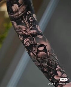 Sleeve Tattoos Realism, Tattoo Sleeve Realism, Black And Grey Realism Tattoo Sleeve, Rainforest Tattoo, Full Hand Tattoo, Vogel Tattoo, Animal Sleeve Tattoo, Tier Tattoo, Nature Tattoo Sleeve