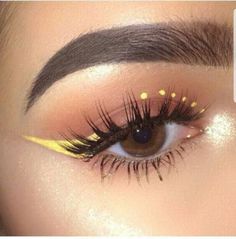 Winged Eyeliner Makeup, Natural Eyeliner, Creative Eye Makeup, Creative Makeup Looks