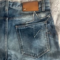 Size: 32 X 32 100% Cotton Made In Italy Valentino Jeans, Valentino Rockstud, Star Jeans, Distressed Denim, Blue Fashion, Mens Jeans, Denim Jeans, Color Blue, In Italy