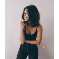 Girl Haircuts, Trik Fotografi, Photography Poses Women, Dress Makeup, Grunge Hair, Shoulder Length Hair, White Wall, Hair Goals, Hair Looks