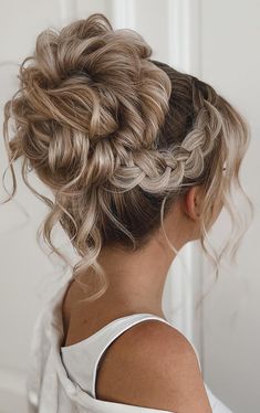 Hair Up For Bridesmaids, Braidsmaid Hairstyles For Long Hair, Short Hair Ideas For Homecoming, Homecoming Hairstyles Buns, Updue Hairstyles For Prom, Updo Hairstyles For Wavy Hair, Prom Hairstyles Up Do, Updo With Braids And Curls, Formal Hairstyles Braid