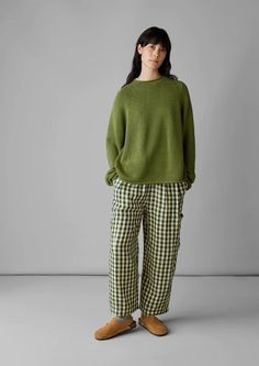 Green Gingham Pants, Gingham Pants Outfit, Green Trousers Outfit, Gingham Linen, Gingham Pants, Trouser Outfit, Simple Clothing, Black Jeans Outfit, Green Trousers