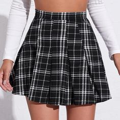 Shein Qutie Zipper Side Plaid Pleated Skirt. In A Size Small. Brand New. Preppy Black Spring Skort, Preppy Black Skort For Spring, Black Preppy Skort For Spring, Preppy Black Mini Skirt For Spring, Preppy Black Skirt For Fall, Black And White Plaid Skirt Outfit, Whimsi Goth, Dark Academia School, Black And White Plaid Skirt