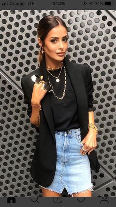 Black Mini Skirt And Tshirt Outfit, Green Skirt Black Top Outfit, Outfit Club Nightout Casual, Hot Fall Day Outfit, Outfit Cita, Looks Pinterest, Fashion Fails, Fashion Hacks Clothes, Celebrity Outfits