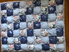 a quilt made to look like cats and kittens