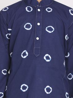 VASTRAMAY Boys' Blue Bandhni Print Kurta The VASTRAMAY Boys' Blue Bandhni Print Kurta is a stylish and comfortable traditional wear for young boys. Featuring a classic Bandhni print, this kurta is perfect for festive occasions and cultural events. It combines traditional aesthetics with modern comfort, making it a versatile addition to your child's wardrobe. Features Elegant Bandhni print Comfortable fit Perfect for festive and cultural occasions Available in various sizes Specifications Brand: Kurta For Boys, Blue Kurta, Kurta Pyjama, Festive Wedding, White Kurta, Boys Wear, Tie And Dye, Boy Blue, Formal Party