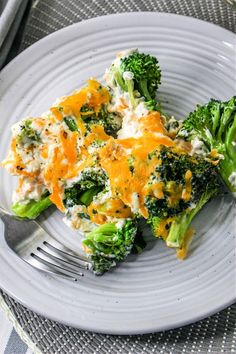 Low Carb Cheesy Ranch Broccoli Casserole Keto Cheesy Broccoli, Ranch Broccoli, Sour Cream Ranch Dressing, Cheesy Broccoli Casserole, Broccoli Side Dish, Cheesy Ranch, Broccoli Recipes Casserole, Supreme Pizza, Cheesy Broccoli