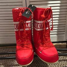 Classic Red Moonboots These Boots Are Iconic! So Warm And A Great Reminder Of Life In The 70’s. Never Go Out Of Style. Https://Www.Moonboot.Com/En-Us/Shopping/Icon-Red-Nylon-Boots-14675692 The Original! Fit Size 7-8.5 Red Moon Boots, Moon Boots Red, Shopping Icon, Pretty Shoes Sneakers, Snow Trip, Moon Boot, Boot Shoes, Shein Outfits, Red Moon