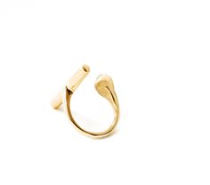 Description: Abstract line and stop ring Specs: Statement, trendy, Adjustable Material: Made of 100% brass. How to measure your Ring Size Modern Twist Open Midi Rings, Luxury Minimalist Brass Rings, Early Black Friday, Adjustable Jewelry, Simple Chic, Accessories Rings, Adjustable Rings, Earring Necklace, Gold Vermeil