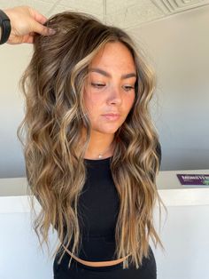 Sunny Highlights Brown Hair, Bronze Hair With Money Piece, Blonde On Brunette Hair Highlights, Bronde Summer Hair 2023, Caramel Balayage Front View, Blond In Brown Hair, Light Brown Hair With Subtle Money Piece, Curly Brunette With Blonde Highlights, Money Piece With Babylights