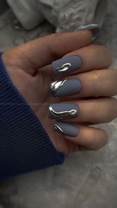 Gray with silver chrome nails. Nails Funky, Grey Nail Art, Silver Nail Designs, Grey Nail Designs, Punk Nails, Fancy Nails Designs, Gray Nails, Crazy Nails, Nails Simple