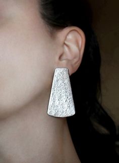 Large stud earrings, clip on earrings for non pierced ears, bold silver studs, big earrings, special gift for women, modern minimalist jewelry. Also available in gold and copper colors. You can combine perfectly with lovely statement bib necklace in the prefered color. See the necklace here: https://www.etsy.com/listing/491474353 Handmade with LOVE! Size: 1.9 inch x 1.1 inch (4.9 cm x 2.9 cm) Here you can take a look at the other clip on earring designs that are available at Gita's Jewelry Shop: Gold Bib Necklace, Kinetic Jewelry, Earrings Bold, Big Stud Earrings, Non Pierced Earrings, Large Stud Earrings, Abstract Jewelry, Big Jewelry, Indie Jewelry