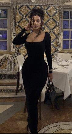 Skims Dress Dressed Up, Dark Feminine Clothes Aesthetic, Date Night Aesthetic Outfit, Dark Feminine Aesthetic Plus Size, Hour Glass Body Shape Outfit Ideas, Outfits Broad Shoulders, Hot Black Outfits, Hour Glass Figure Style, Thick Hourglass Outfits