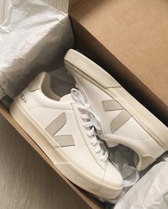 Zapatillas Veja, Veja Shoes, Pretty Shoes Sneakers, Shoe Wishlist, Veja Sneakers, Girly Shoes, Aesthetic Shoes