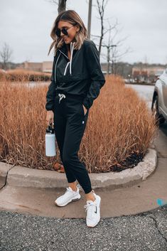 Female Pe Teacher Outfits, Vuori Clothing Women, Fall Athleisure Outfits 2024, Athletic Trainer Outfit, Athleisure Outfits Joggers, Nyc Athleisure, Runner Outfit Women, Target Run Outfit, Vuori Outfit Women