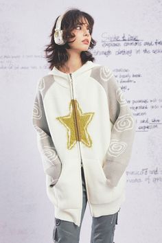 Pixie Rebels - Jacquard craftsmanship on the front's unique star design, raglan sleeve decorated with atmospheric swirls. Designed for an oversized fit. Chinese Streetwear, Vintage Inspired Outfits, White Faux Fur, Strike A Pose, 2000s Fashion, Dream Clothes