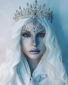 Dark Ice Queen Makeup, Air Element Costume Ideas, Winter Witch Makeup, Ice Queen Hair, Winter Queen Costume, Ice Themed Outfit, Winter Costume Ideas