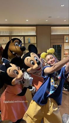 Theme Park Outfits, Yellow Headband, Disney World Outfits, Disneyland Outfits, 28th Birthday, Group Pic, Cute Disney Pictures