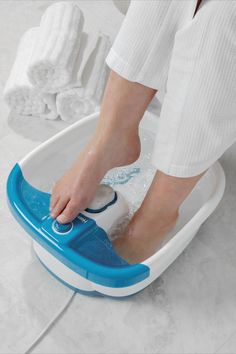 *paid link* Gift them a spa experience at home with this HoMedics Bubble Mate Heated Foot Spa from Amazon this holiday season. Toe Touches, Preppy Christmas, Foot Spa, Pumice Stone, Foot Bath, Spa Experience, Makeup Items, Beauty Care