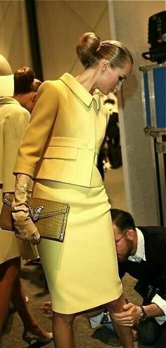 فستان سهرة, Moda Vintage, Yellow Fashion, Business Attire, Mode Vintage, English Vocabulary, Look Chic, Yellow Dress, Look Fashion