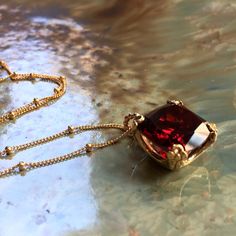 Garnet Necklace, Floral Pendant, Garnet Jewelry, Jewelry Design Necklace, Brass Pendant, Fantasy Jewelry, Gold Jewelry Fashion, Dream Jewelry, Pretty Jewellery