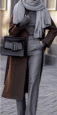 Winter Outfit For Women, Mode Mantel, Mode Tips, Classy Winter Outfits, Outfit For Women, Grey Outfit, Looks Street Style, Brown Coat, Mode Inspo