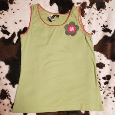 Cha Cha Vente Lime Tank Nwt. Felt Flower Embellishment. Contrast Stitching At Arm Holes And Neck. Made In The Usa. 100% Cotton. Item Is Nwt, But Has Been Washed. Whoops! Smoke Free, Pet Friendly Home. Lime Chiffon, 2000s Clothing, 2000s Fashion Outfits, Felt Flower, Embroidery Craft, Green Tops, 2000s Fashion, Contrast Stitch, Train Station