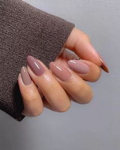 Winter is a season of cozy sweaters, hot cocoa, and of course, fabulous nail colors. As we transition from 2023 to 2024, it's time to revamp your nail game with the latest trends in winter acrylic nail colors. In this article, we will explore 15 stunning nail color ideas that will keep your nails looking chic and trendy throughout the winter season. Classic Reds for a Timeless Look Red nails are a timeless choice that never goes out of style. Whe Neutral Nail Designs, Manicured Nails, Fall Gel Nails, Nude Nail Designs, Winter Nails Acrylic, Beige Nails, Casual Nails, Work Nails, Classic Nails