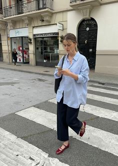 Urban Fits For Women, La California Outfits, Spring Getaway Outfits, Mary Jane Flats Outfit Summer, Blue Shirt Aesthetic, Europe Street Fashion, Scandinavian Style Summer, Blue Shirt Outfit, Street Wear Fashion