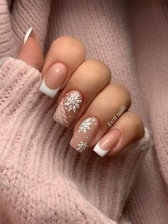 Winter Nails Acrylic, Christmas Gel Nails, Snowflake Nails, Christmas Nails Acrylic, New Year's Nails, Elegant Nails, Xmas Nails, Christmas Nail, Chic Nails