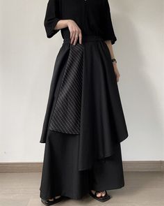 Pants That Look Like Skirts, Korean Long Skirt Fashion, Japanese Oversized Fashion, Skirt On Pants, Japanese Street Fashion Women, Skirt Pants Outfit, Japanese Summer Fashion, Skirts Over Pants, Japanese Skirt