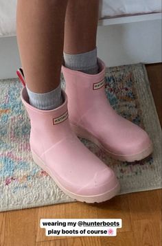 Rain Boot Outfit, Shoe Wishlist, Shoe Inspo, Aesthetic Shoes, Swag Shoes, Pretty Shoes, Dream Shoes, Boots Outfit, Hunter Boots