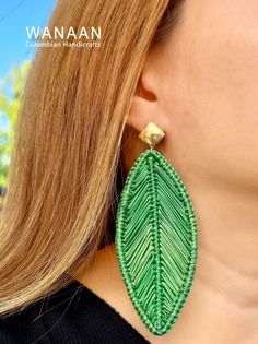 Leaf Earrings / Handmade Boho Iraca Palm earrings Elevate your style with the unique beauty of handmade Colombian products. Wanaan proudly presents our handmade Iraca earrings. This is a true work of art that will leave lasting impressions and memories. These accessories are a stylish addition to your look. Skilled Colombian artisans meticulously crafted each earring using traditional techniques passed down through generations. Don't miss this opportunity to bring a piece of Colombian artistry t Raffia Earrings, Straw Earrings, Earrings Handmade Boho, Unique Beauty, Wedding Jewelry Earrings, Earrings Boho, Handmade Boho, Style Earrings, How To Make Earrings