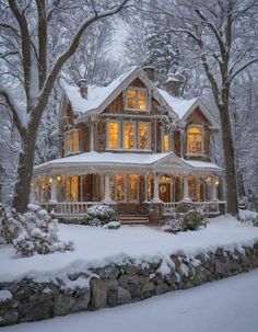 Classic Christmas Home Exterior, Decked Out Christmas House, Snow Cottage Interior, Snowy Mansion Aesthetic, Winter Aesthetic House, Classic Christmas House Exterior, Christmas House Aesthetic Outside, Homes In Connecticut, Victorian Christmas House Exterior