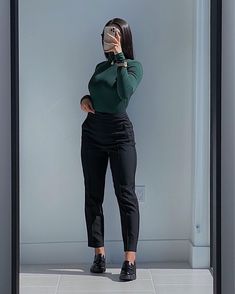 Sporty Business Casual Women Summer, Higher Education Work Outfits, Csi Outfit Ideas, Casual Office Outfits Women Summer Work Attire Flats, Moody Casual Outfit, Rich Work Outfit, Green Shirt Business Casual Outfit, Woman Car Salesman Outfit, Bunisses Casual Outfit Women