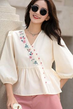 custmize Embroidery Top Designs For Women, Stylish Top Design, Trendy Tops For Women Casual, Stylish Tops Fashion, Western Tops For Women, Fashionable Tops, Modest Casual Outfits, Fancy Tops, Fashion Top Outfits