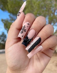 holiday black christmas winter nail inspo Black Nails Christmas Holidays, Short Dark Christmas Nails, Black Christmas Acrylic Nails, Black December Nails, Black Christmas Nail Ideas, Black Christmas Nails Almond, Black Winter Nails Acrylic, Pink And Black Christmas Nails, Black Holiday Nail Designs