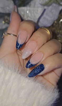 Christmas nails dark blue holographic glitter with white snowflakes nude Blue Sparkly Nail Designs, Birthday Blue Nails, Blue Prom Nail Ideas, Blue Nails Prom, Xv Nails, Blue Sparkle Nails, Prom Nails Blue, Blue Prom Nails, Formal Nails