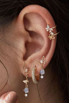 Earrings For Multiple Piercings, Gold Ear Piercings Aesthetic, Earring Inspo Gold, Ear Piercings Ideas, Upper Ear Piercing, Pretty Piercings, Earring Inspo